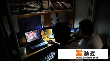 大学生天天打游戏，不管做什么都不顾别人的感受，以后会有什么样的结局