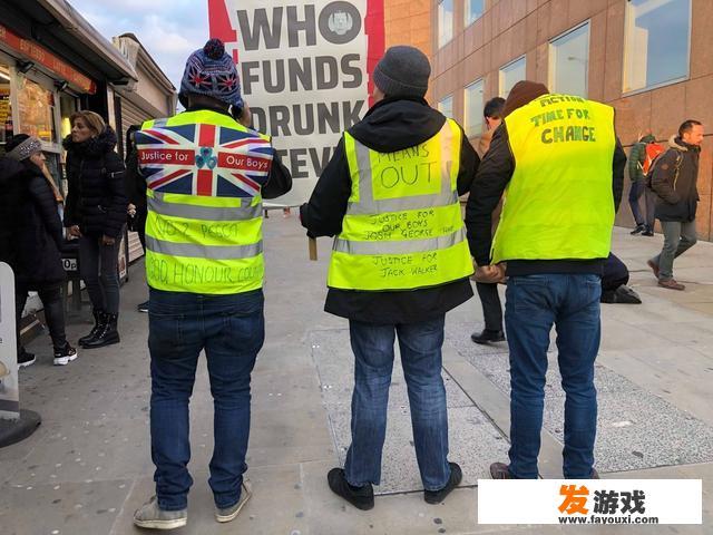 英国也有人穿黄背心游行，诉求是尽快脱欧。黄背心有特殊含义吗，怎么成了抗议专用服