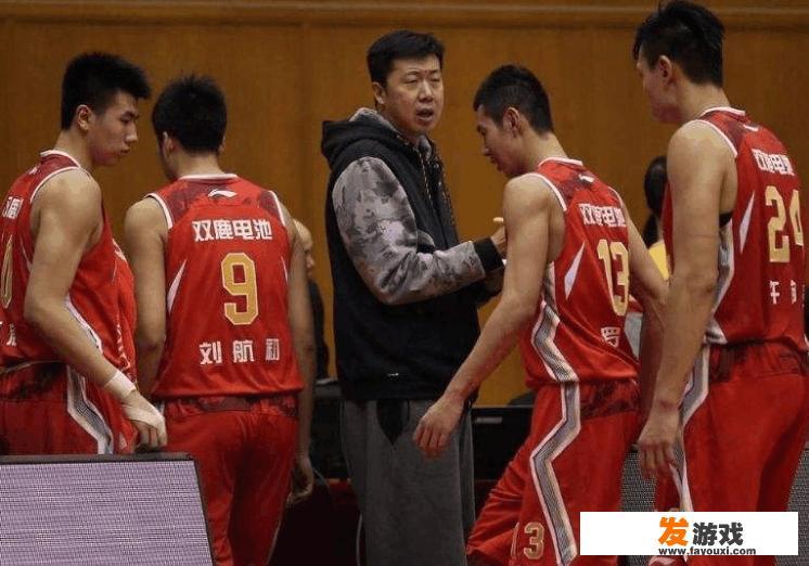 邹雨宸亮相男篮红队首堂训练课，他恢复的如何