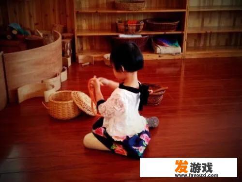 孩子两岁半，说啥啥不听，总是不要不要是为啥？我们顺着她，是不是把孩子惯坏了