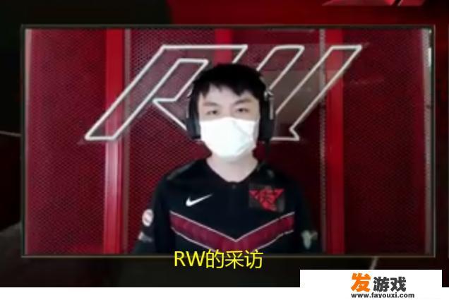 LOL：线上赛采访照片曝光，各家基地贫富差异巨大，泡面成为镇桌至宝，你怎么看