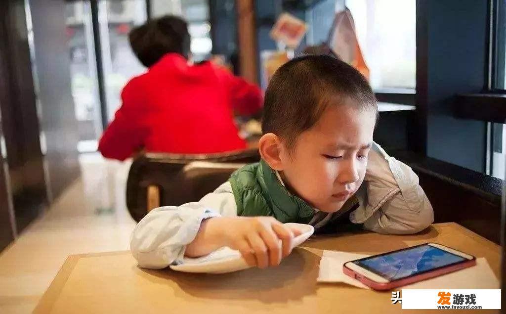 怎么尽量不让孩子看动画片，和家长做游戏