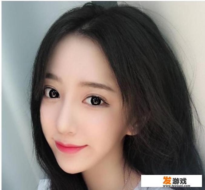 吃鸡一姐呆妹儿曝直播内幕，直播一年欠公会780W，身上现金只剩1W5，你怎么看？