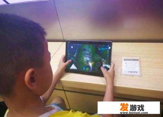 到底是游戏毒害了下一代，还是家长们的不负责任？