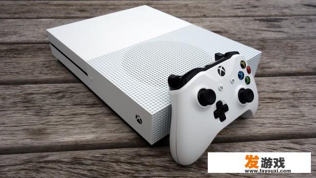 女生第一次玩主机游戏，买xbox还是ps4呢？