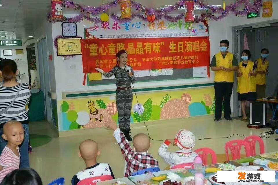 一个人带小孩如何保证孩子远离手机和电视？