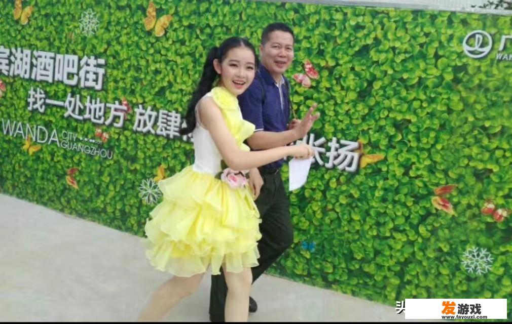 一个人带小孩如何保证孩子远离手机和电视？