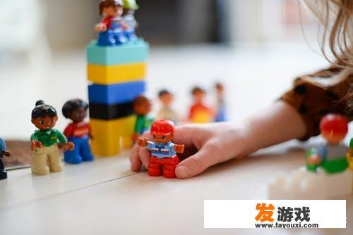 一家人在家可以做些什么有趣的事情？