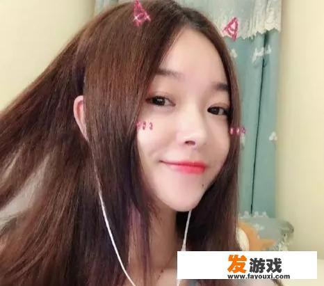 《王者荣耀》女主播获土豪100发超火，女主播主动邀约，网友：又是乔碧萝！如何评价？