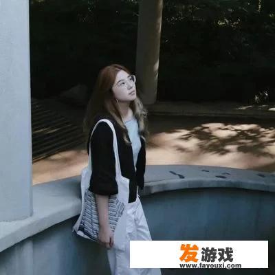 he has no time还是he has not time？