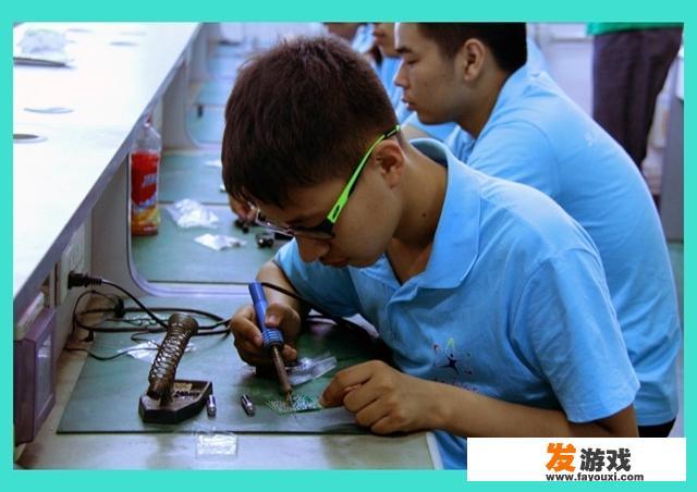 游戏开发时用的什么显卡，为什么游戏会超出市面上硬件能力？