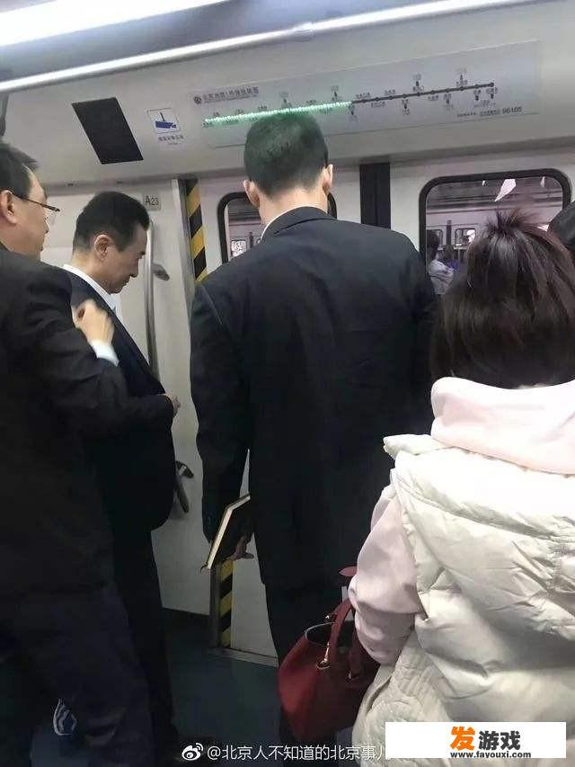 相亲认识了个90后女生她做微商的平时该聊什么话题？
