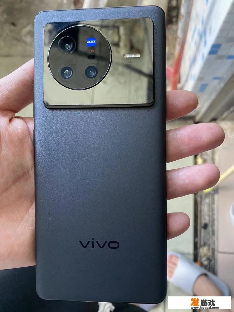 蓝厂内斗！同样的价格，iQOO 10和vivo X80谁更值得入手？