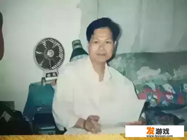 小班手指谣“小鱼”教案？