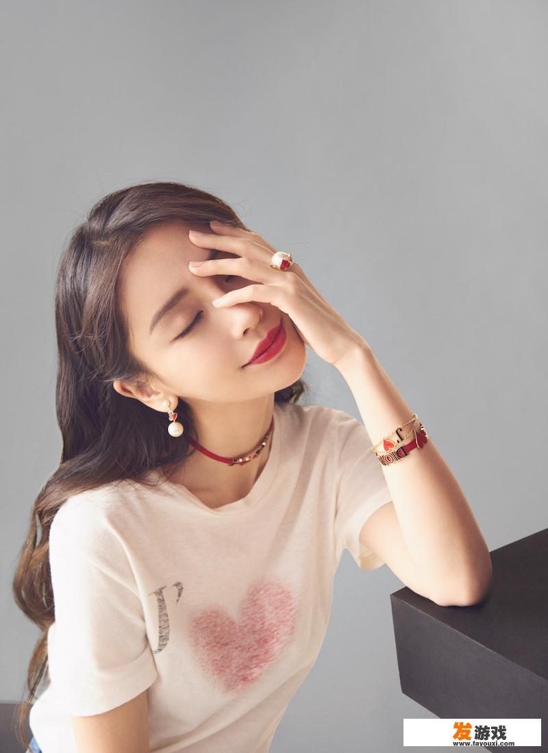 少女感十足的Angelababy有哪些好看的私服搭配？
