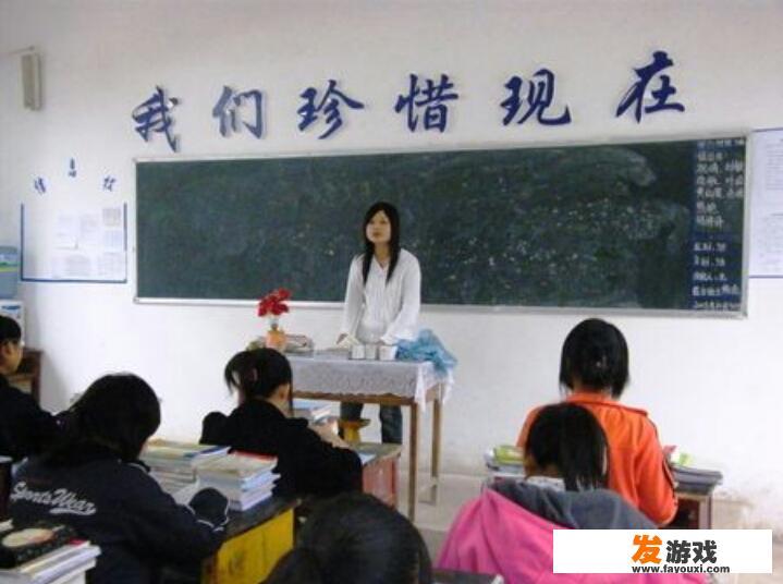 如何钉钉直播上课摸鱼？