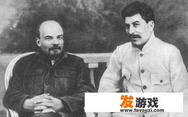 从物质形态看，游戏环境可分为？