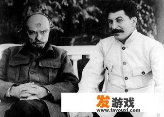 从物质形态看，游戏环境可分为？