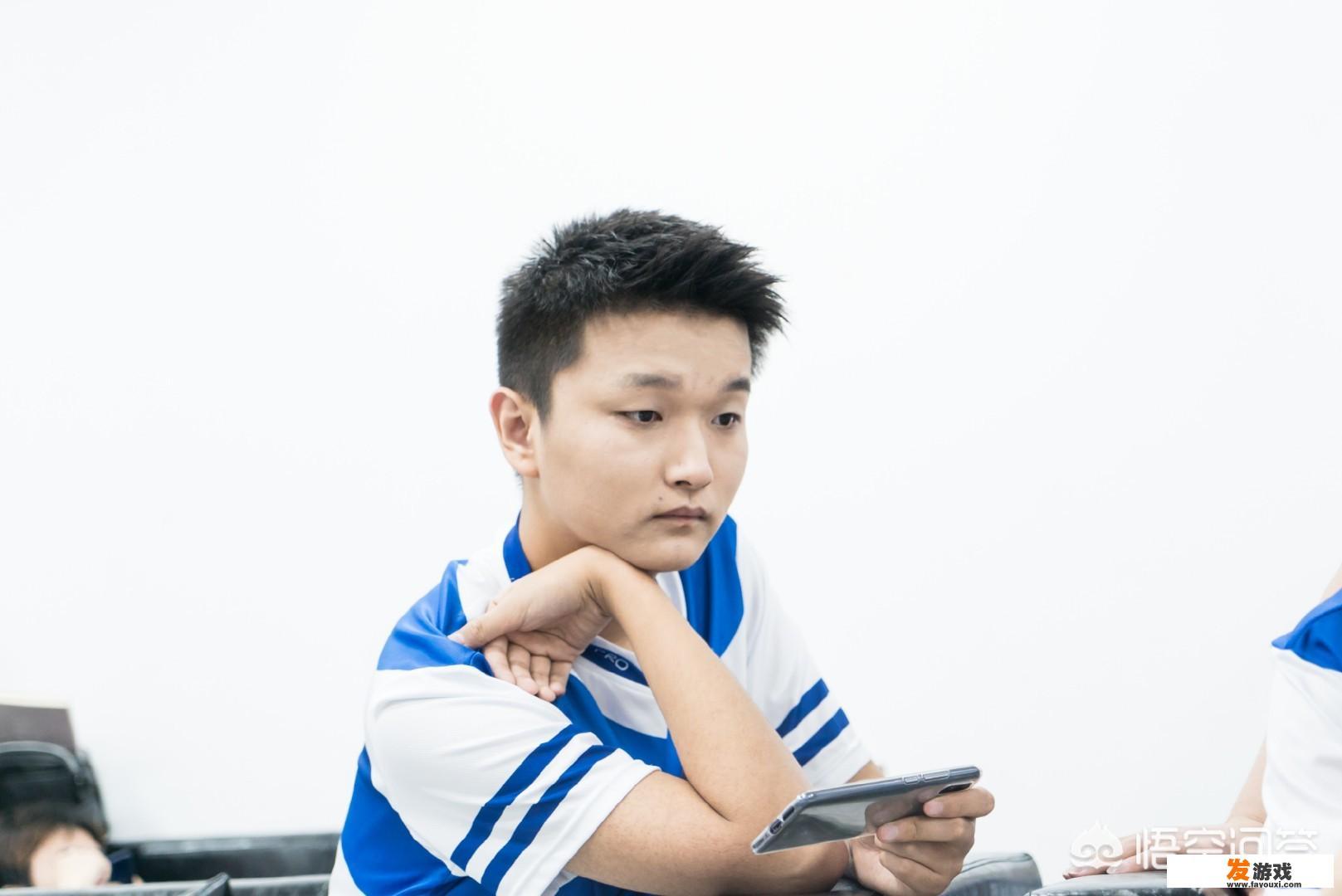 kpl现役5大中单谁最强，久诚、猫神、暴风锐、浪浪、青浪，你觉得在实力上怎么排名？