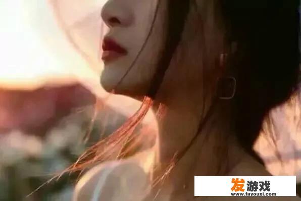 他和我说晚安，然后去玩游戏还带了一把妹，我和他说分手，他问我原因，告诉他吗？