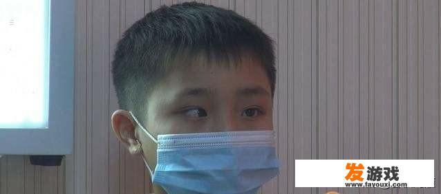 东莞一男孩疯狂玩游戏玩出了“斗鸡眼”进医院，到底是怎么回事？