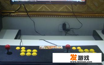 如何从街机游戏中退出并重新选择游戏？