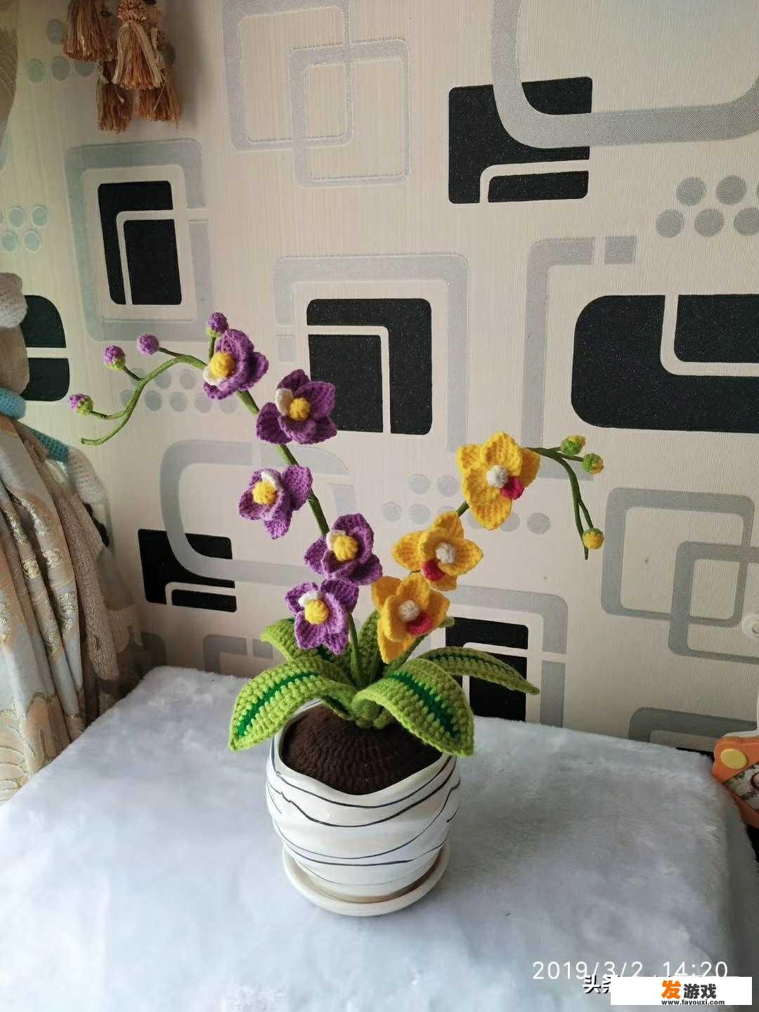 小猫怎么玩毛线球？