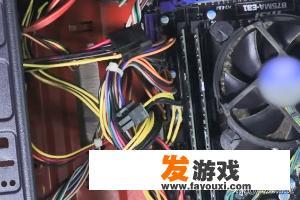 如何安装显卡和主机连接显示器？