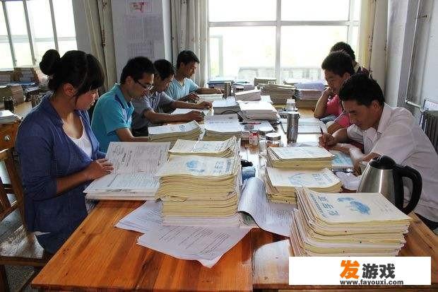 现在教师如何处理学生上课玩王者？