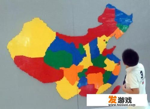 最近，孩子的同学们在居家抗疫时玩拼图游戏的很多，拼图游戏对孩子的学习有什么帮助？