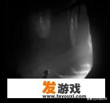 在《汤姆·索亚历险记》节选中,在山洞里迷了路的汤姆和贝奇是怎样一步步脱离？