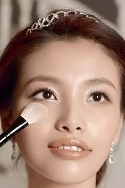 新娘化妆的正确步骤教程？