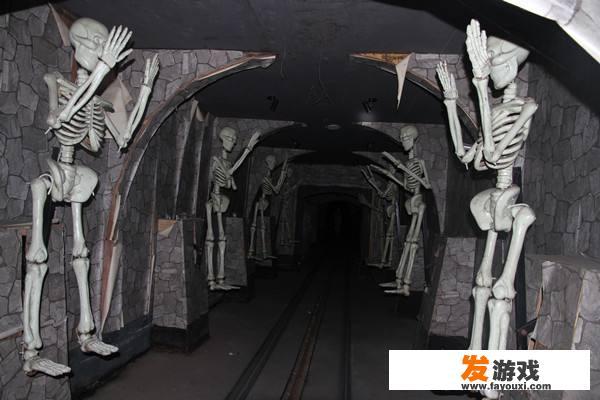 我想和同学去鬼屋探险，需要什么准备吗？