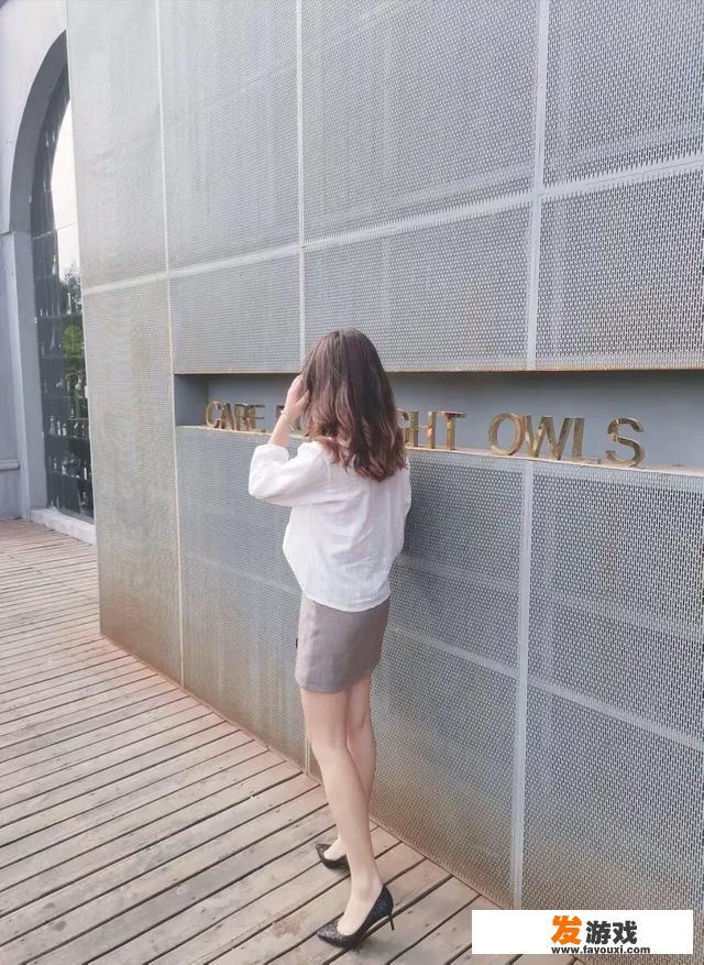 大胸妹怎么穿衣服？