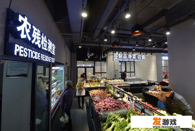 如何根据害虫发生的条件来控制虫害的发生？